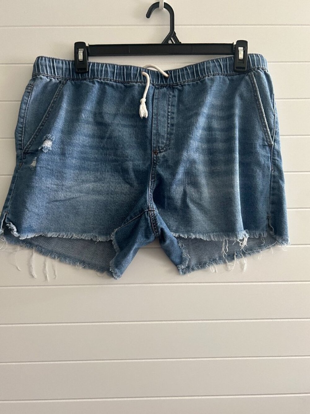 Women's Denim Raw Hem Shorts, size XXL (19) with drawstring and multiple pockets